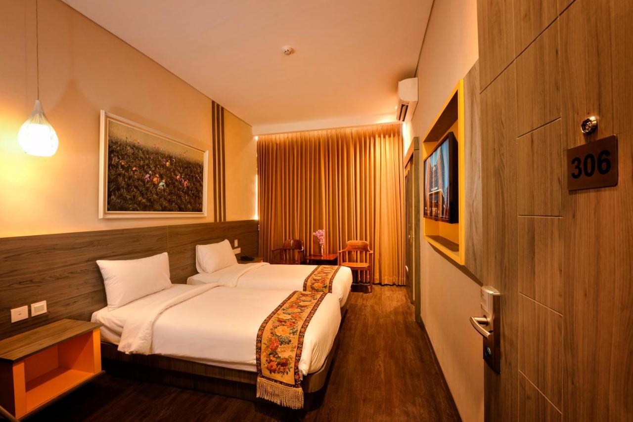 Hotel Super 8 By Wyndham Solo Exteriér fotografie